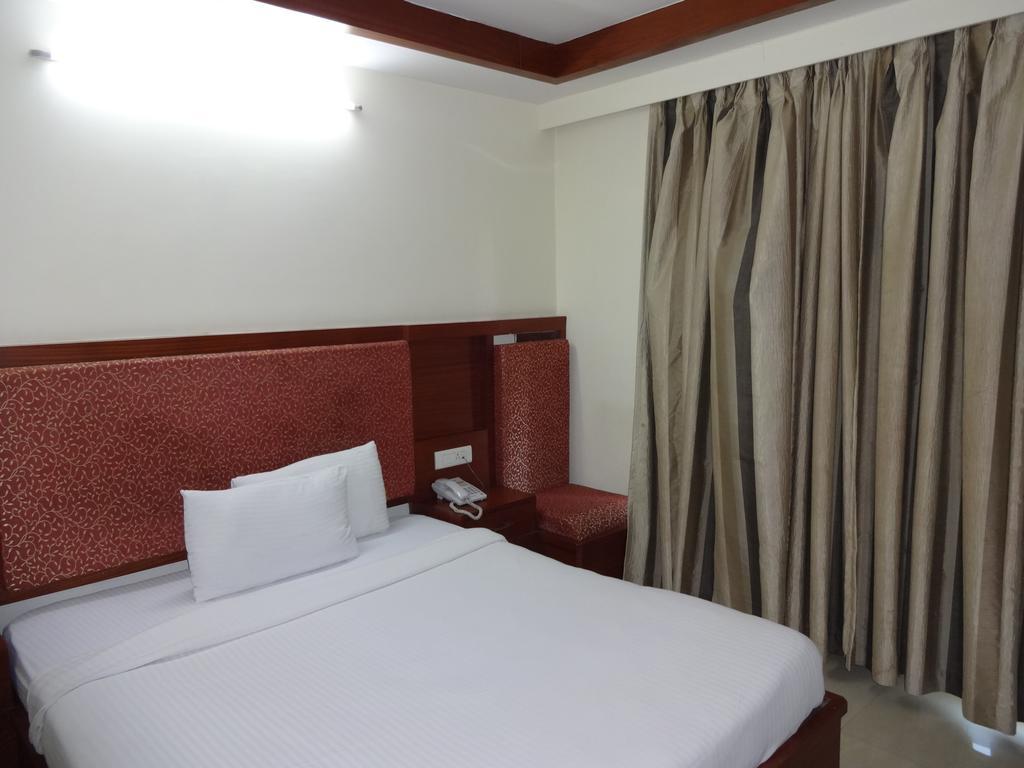 La Hospin Hotel Раджамандри Номер фото