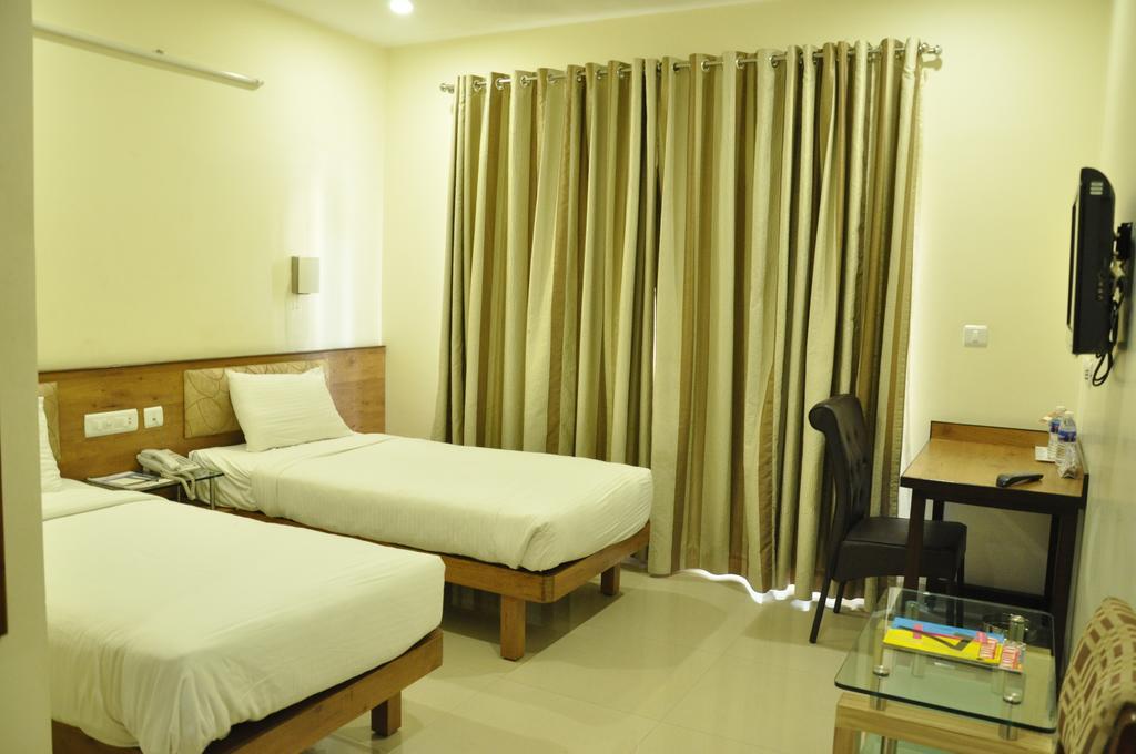 La Hospin Hotel Раджамандри Номер фото