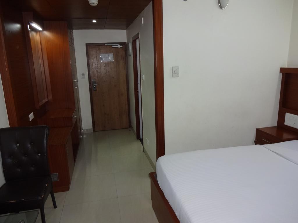 La Hospin Hotel Раджамандри Номер фото